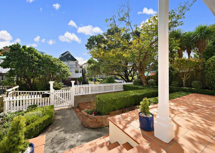  at 33 Grove Road, Kelburn, Wellington, Wellington