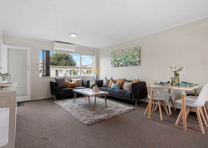  at 11/5 Keeling Road, Henderson, Auckland