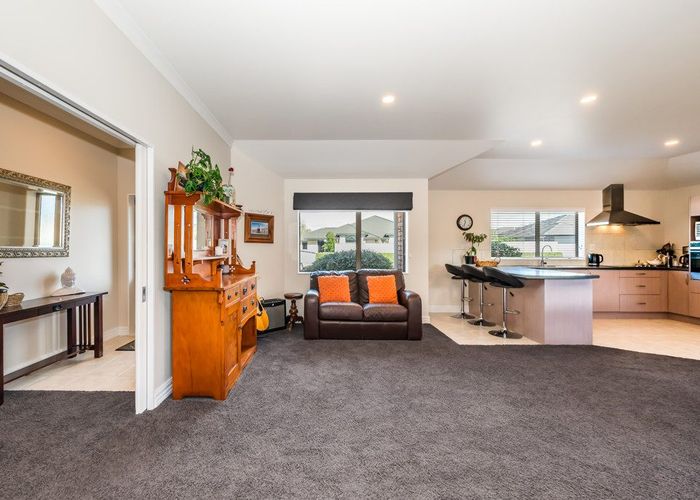  at 5 Holcombe Drive, Paraparaumu