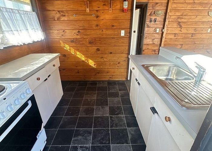  at 4/89 Pinehaven Road, Pinehaven, Upper Hutt, Wellington