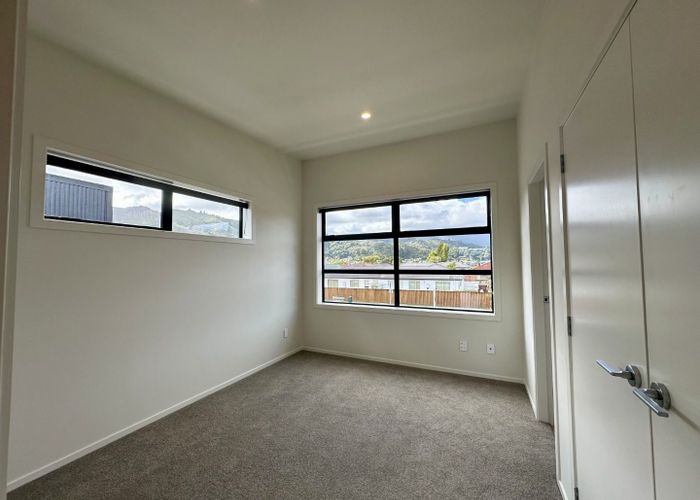  at 4B / 13 The Strand, Wainuiomata, Lower Hutt, Wellington