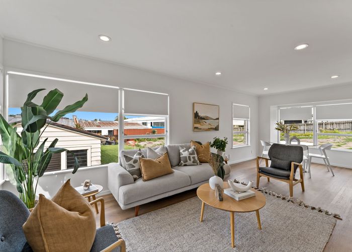  at 2/15 Woodall Place, Totara Vale, Auckland