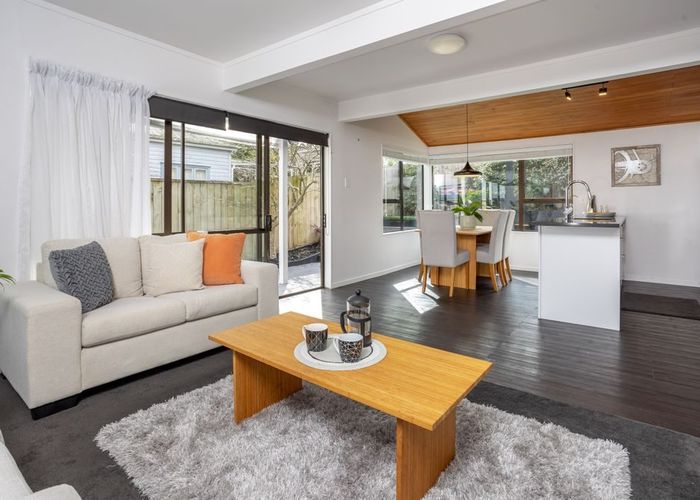  at 4/1687 Great North Road, Avondale, Auckland City, Auckland
