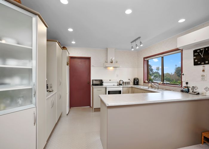  at 2 Caledonia Place, Highlands Park, New Plymouth