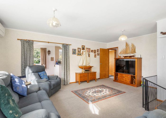  at 6 Chislehurst Street, Henderson, Waitakere City, Auckland