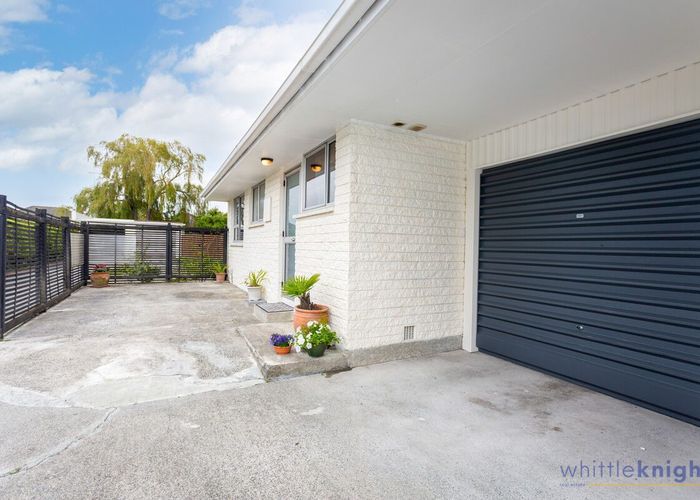  at 2/30 Garvins Road, Hornby, Christchurch City, Canterbury