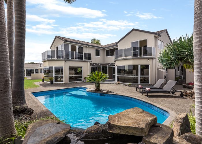  at 8 Tytus Place, Conifer Grove, Takanini