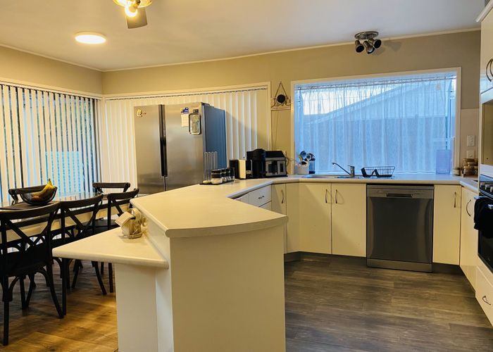  at 22 Hedge Row, Sunnyhills, Manukau City, Auckland