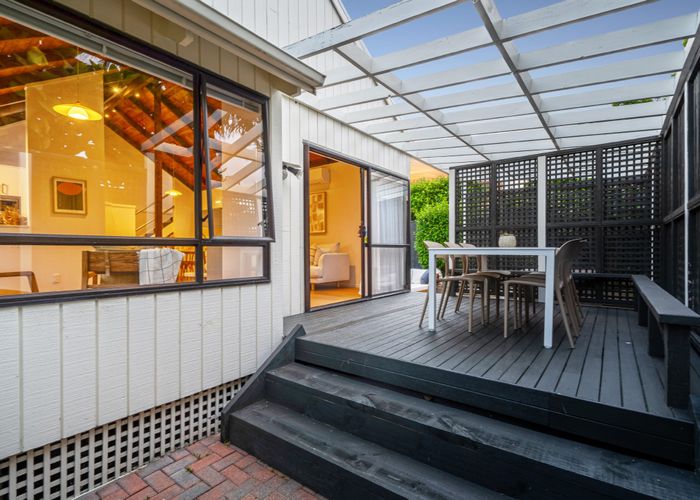  at 2/13 Faulkner Road, Northcote Point, Auckland