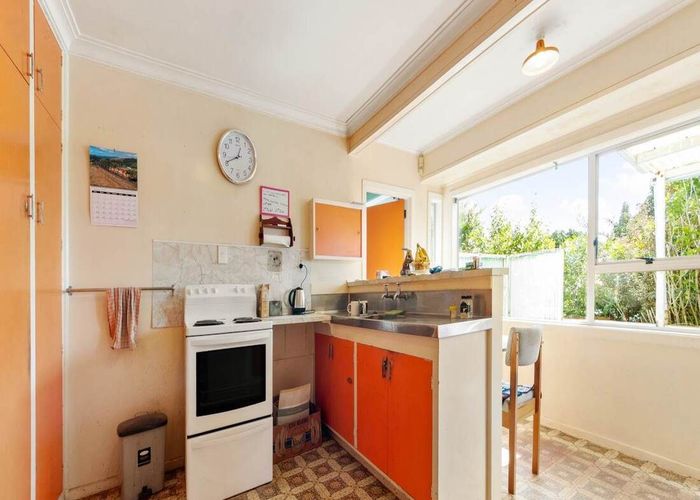  at 11 Cliff View Drive, Green Bay, Auckland