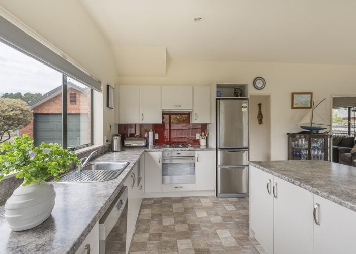  at 122 Weggery Drive, Waikanae Beach, Waikanae