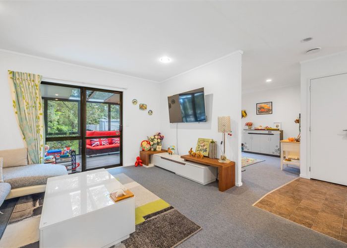  at 2/9 Ridgewood Crescent, Birkenhead, Auckland