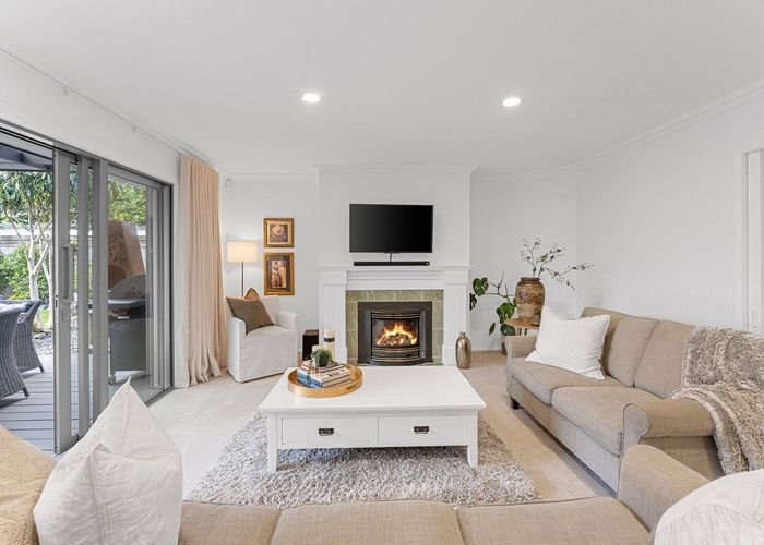  at 10f Tupare Place, Highlands Park, New Plymouth, Taranaki