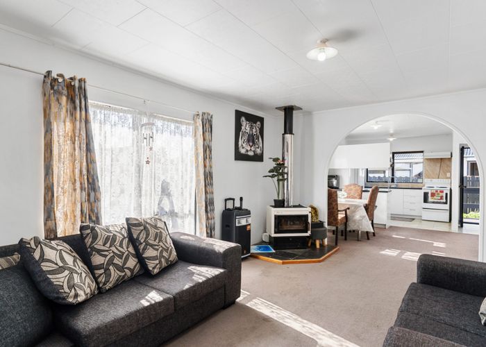  at 8 Zurich Place, Weymouth, Manukau City, Auckland