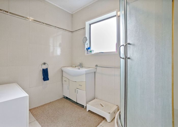  at 2/15 Hayward Road, Papatoetoe, Auckland