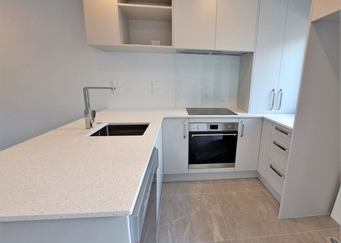  at 2/47 Awaroa Road, Sunnyvale, Waitakere City, Auckland
