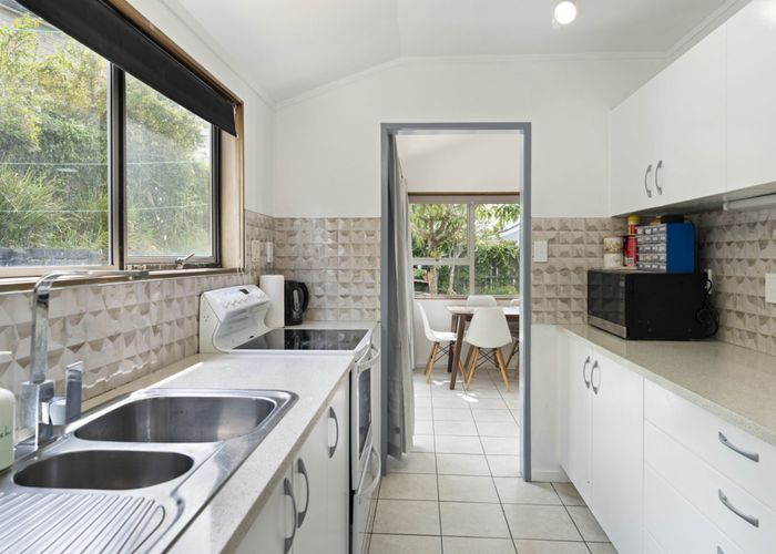  at 2/39C Coronation Road, Hillcrest, North Shore City, Auckland