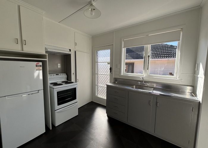  at 2/31 Fickling Avenue, Hillsborough, Auckland City, Auckland