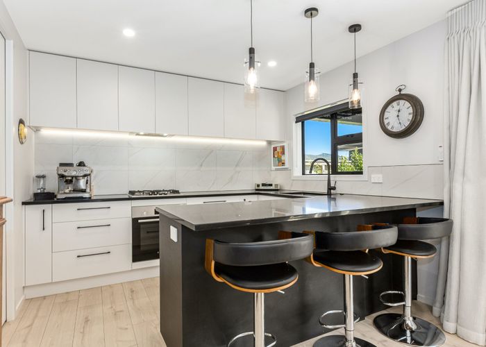  at 41B Queen Charlotte drive, Aotea, Porirua