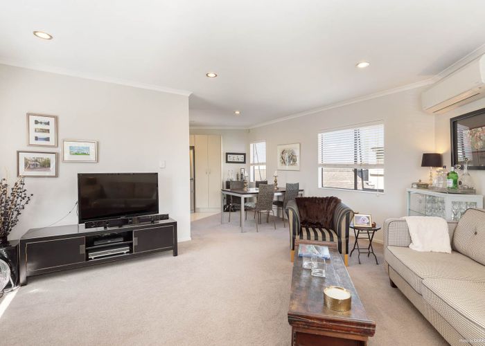  at 870 Manukau Road, Royal Oak, Auckland