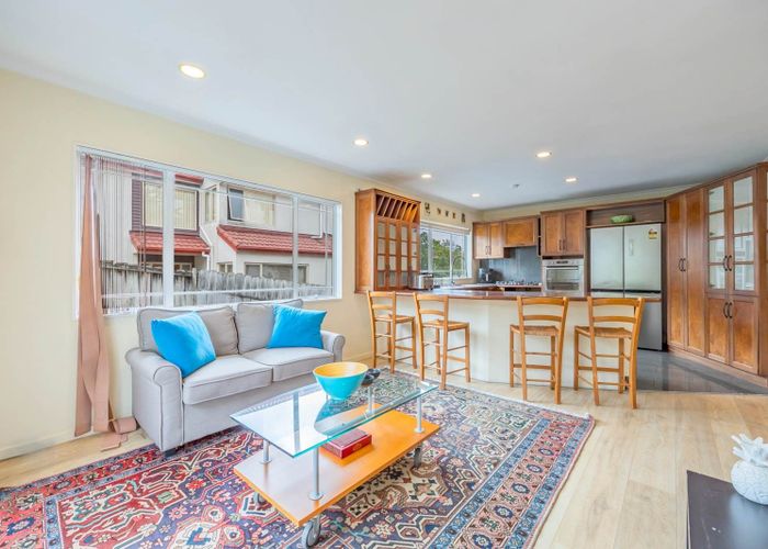  at 2/32 Spencer Road, Pinehill, North Shore City, Auckland