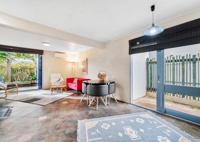  at 2/28 Wolsley Avenue, Milford, Auckland