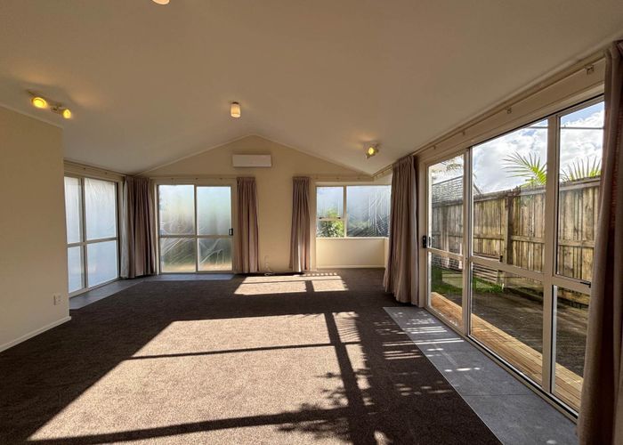  at 1/826 East Coast Road, Browns Bay, North Shore City, Auckland