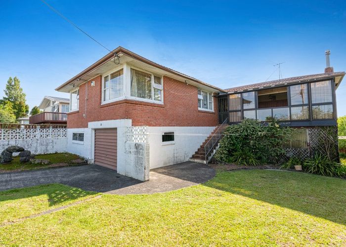 at 38 Sunset Road, Unsworth Heights, North Shore City, Auckland