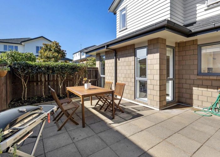  at 18 Bur Oak Terrace, Schnapper Rock, Auckland