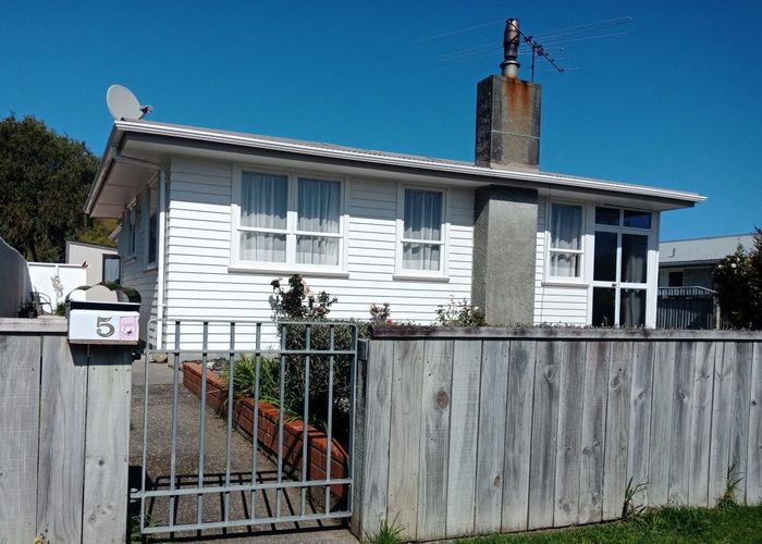 at 5 Prestige Place, Maoribank, Upper Hutt, Wellington