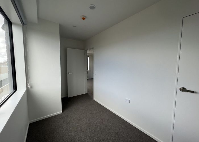  at 102/28C Eileen Newey Place, Henderson, Waitakere City, Auckland