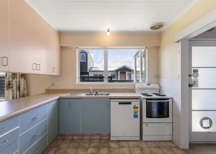  at 5 Cheyne Walk, Newlands, Wellington