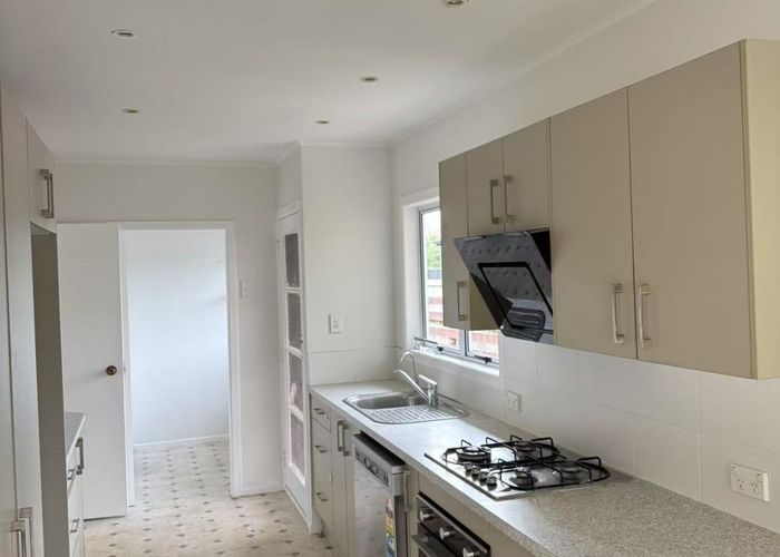  at 25 Moor Avenue, Te Atatu Peninsula, Waitakere City, Auckland
