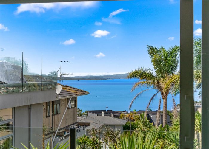  at 1/64 Seaview Road, Castor Bay, North Shore City, Auckland