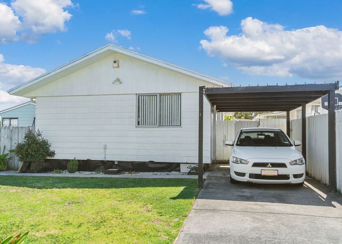  at 2/18 Kennington Drive, Clendon Park, Manukau City, Auckland