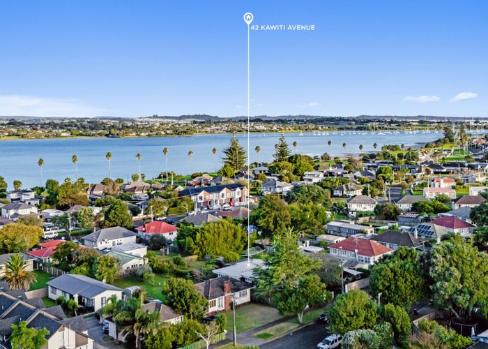  at 42 Kawiti Avenue, Point England, Auckland