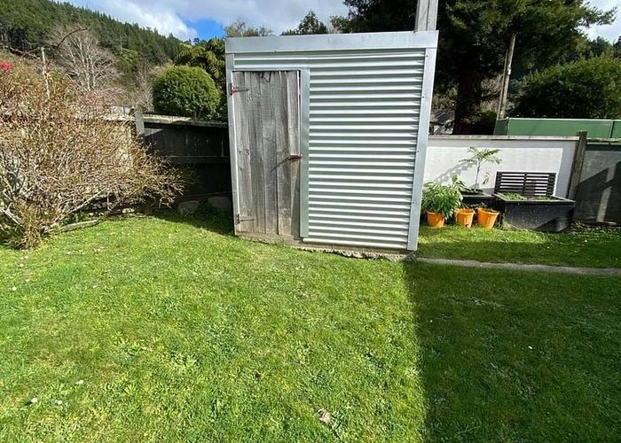  at 4/89 Pinehaven Road, Pinehaven, Upper Hutt, Wellington
