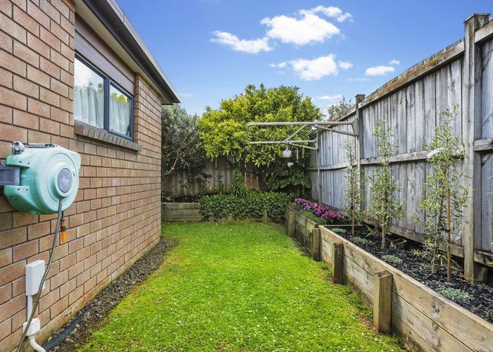  at 5/56 Larnoch Road, Henderson, Waitakere City, Auckland