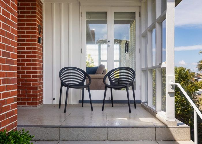  at 8 Appleyard Crescent, Meadowbank, Auckland
