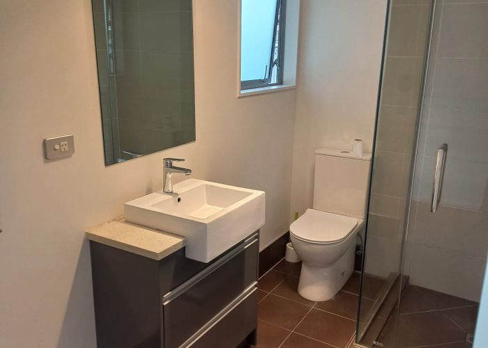  at 90 Medallion Drive, Oteha, Auckland