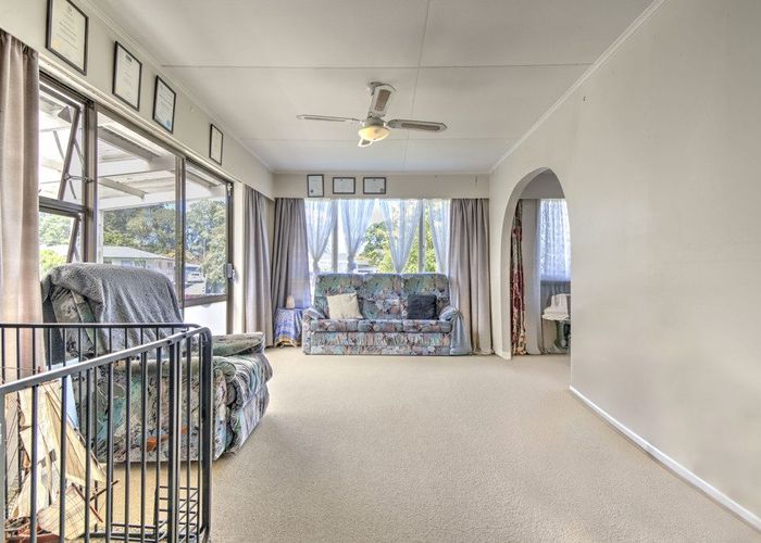  at 6 Manapouri Place, Glenview, Hamilton