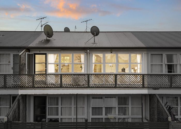  at 6/11 Tawera Road, Greenlane, Auckland