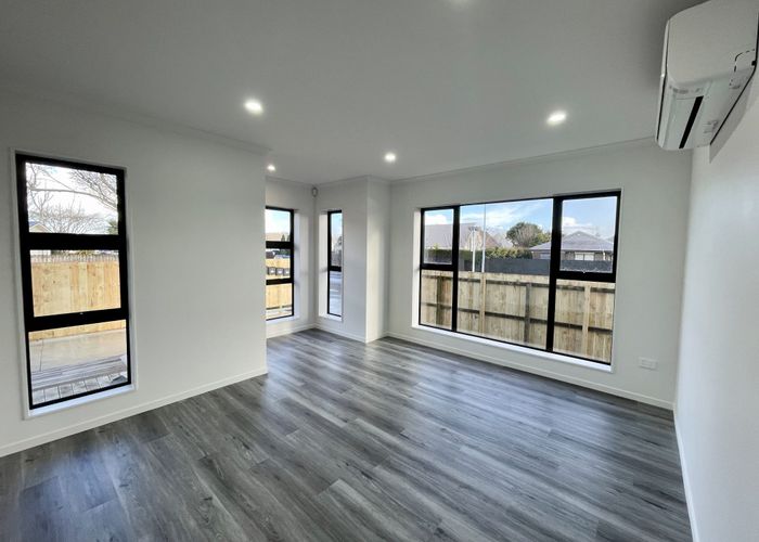  at 65E Manuroa Road, Takanini, Papakura, Auckland