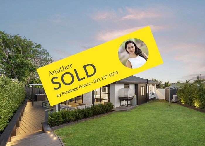  at 2/13 Parramatta Place, Botany Downs, Auckland