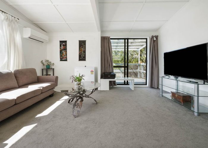  at 3 Donovan Avenue, Massey, Waitakere City, Auckland