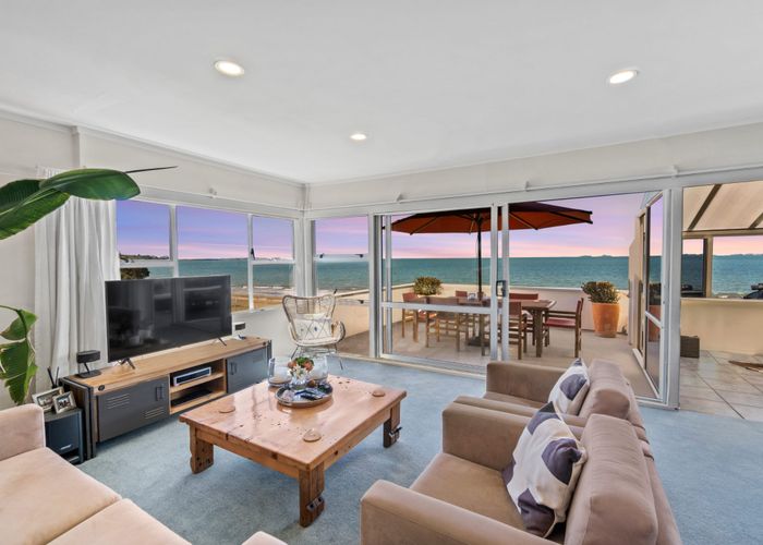  at 58 Rothesay Bay Road, Rothesay Bay, North Shore City, Auckland