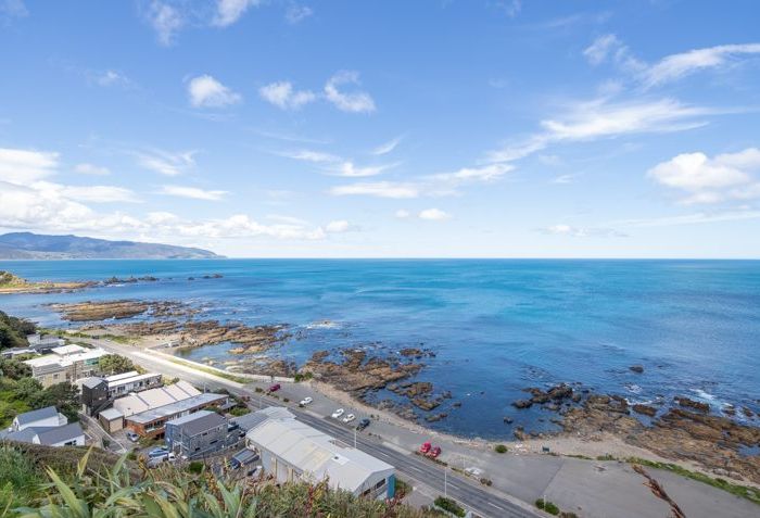  at 10 Dennis Way, Island Bay, Wellington