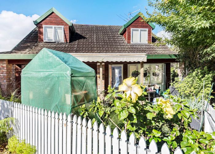  at 1/30 Lagoon Way, West Harbour, Auckland