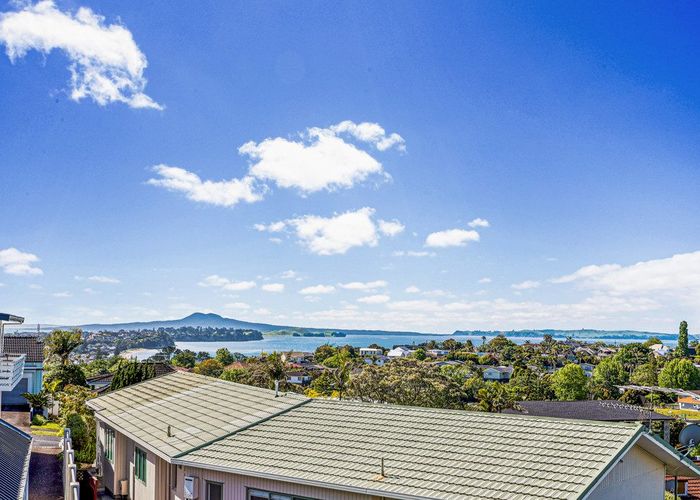  at 2/134 Bleakhouse Road, Mellons Bay, Manukau City, Auckland