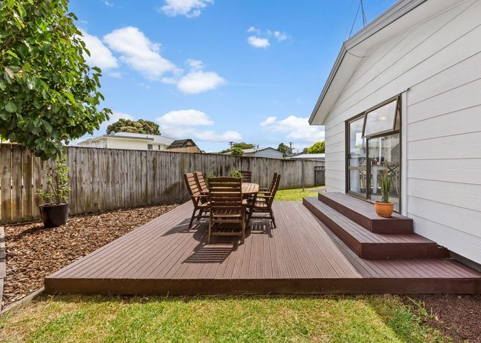  at 2/18 Aurea Avenue, Pakuranga, Auckland